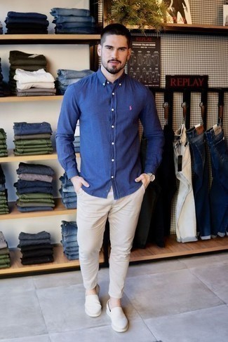 Navy Long Sleeve Shirt Outfits For Men: Team a navy long sleeve shirt with beige chinos for a edgy and casual and stylish look. For maximum style points, complete your look with white canvas slip-on sneakers.