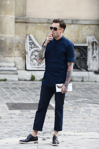 For a cool and relaxed getup, marry a navy long sleeve shirt with navy chinos — these two pieces fit pretty good together. Black leather derby shoes are a surefire way to bring an added dose of sophistication to your outfit.