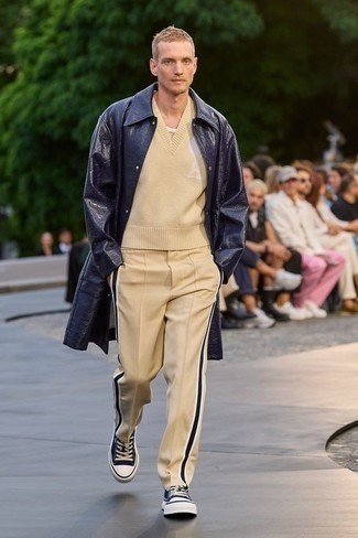Beige Sweatpants Outfits For Men: Who said you can't make a style statement with an off-duty ensemble? You can do that easily in a navy leather overcoat and beige sweatpants. Go the extra mile and break up your outfit by wearing a pair of navy and white canvas low top sneakers.
