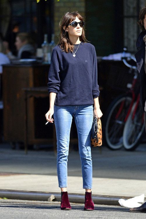 Eindeloos Instrument incident Alexa Chung wearing Navy Oversized Sweater, Light Blue Jeans, Burgundy  Velvet Ankle Boots, Tan Suede Clutch | Lookastic