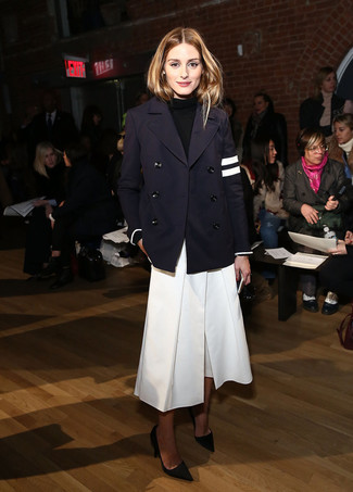 A navy pea coat and white culottes are a good look to carry you throughout the day and into the night. To bring a bit of zing to this look, add black suede pumps.