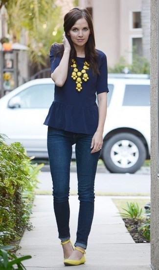 Gold Leather Ballerina Shoes Outfits: A navy peplum top and navy skinny jeans are the kind of a foolproof casual combo that you need when you have no extra time to dress up. Gold leather ballerina shoes are guaranteed to bring a sense of stylish effortlessness to your getup.