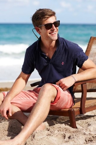 Navy Polo Outfits For Men: A navy polo and pink shorts are the perfect way to infuse subtle dapperness into your casual routine.