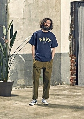 Navy and White Canvas High Top Sneakers Outfits For Men: A navy print crew-neck t-shirt and olive chinos are a combo that every fashionable guy should have in his casual routine. A pair of navy and white canvas high top sneakers adds a whole new dimension to your look.