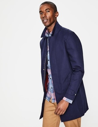 Navy Raincoat Outfits For Men: A navy raincoat and khaki chinos are amazing menswear staples that will integrate wonderfully within your day-to-day lineup.
