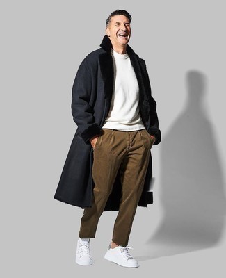 Tobacco Pants Casual Cold Weather Outfits For Men After 40: Who said you can't make a fashionable statement with a laid-back look? Draw the attention in a navy shearling coat and tobacco pants. Add a pair of white canvas low top sneakers to the mix for an instant dressy look. Ideal if you're scouting for some seriously inspiring style for mature men.