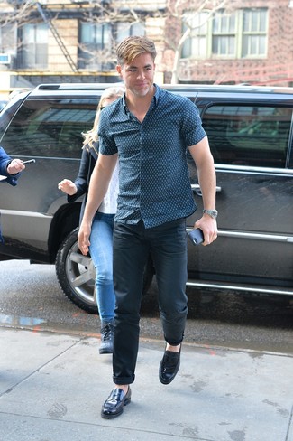 Chris Pine wearing Navy Print Short Sleeve Shirt, Navy Chinos, Navy Leather Loafers, Silver Watch
