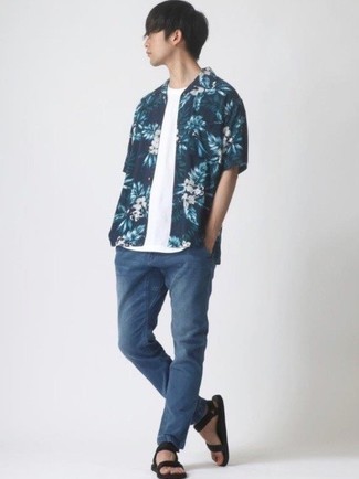 Black Canvas Sandals Outfits For Men: A navy floral short sleeve shirt and navy jeans worn together are the ideal ensemble for those who love casually dapper styles. And if you wish to effortlessly dress down this ensemble with one piece, complement this ensemble with a pair of black canvas sandals.