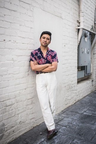 Floral Short Sleeve Shirt Outfits For Men: Teaming a floral short sleeve shirt and white dress pants is a fail-safe way to infuse your current styling rotation with some casual refinement. Feel somewhat uninspired with this ensemble? Invite a pair of burgundy leather loafers to spice things up.