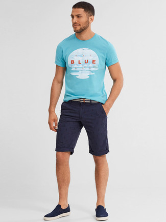 Light Blue Crew-neck T-shirt Outfits For Men: 
