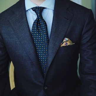 Dark Green Print Pocket Square Outfits: For an off-duty ensemble, wear a navy suit with a dark green print pocket square — these items fit nicely together.
