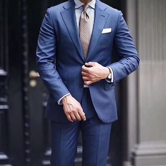 Tan Tie Outfits For Men: Reach for a navy suit and a tan tie to look like a true fashion guru.