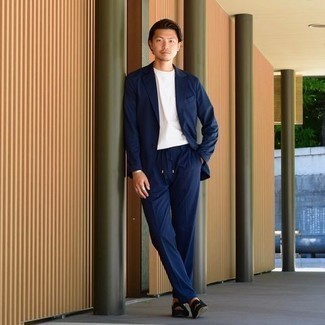 Navy Suit Smart Casual Outfits In Their 30s: Inject effortless sophistication into your day-to-day arsenal with a navy suit and a white crew-neck t-shirt. Our favorite of an infinite number of ways to complete this getup is a pair of black embroidered velvet loafers. A wonderful example for guys aiming to move their look towards maturity.