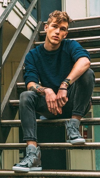 Charcoal Skinny Jeans Outfits For Men: Pairing a navy sweatshirt with charcoal skinny jeans is a wonderful choice for a casually cool ensemble. On the footwear front, this outfit is rounded off well with grey canvas high top sneakers.