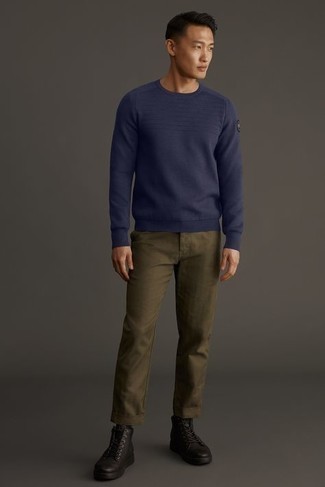 Dark Brown Leather Casual Boots Outfits For Men: A navy sweatshirt and olive chinos are essential in any gentleman's functional casual sartorial collection. Complete this outfit with dark brown leather casual boots for a truly modern mix.