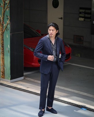 Navy Vertical Striped Suit Outfits: A navy vertical striped suit and a charcoal chambray short sleeve shirt are the kind of a winning ensemble that you need when you have no extra time. You can get a bit experimental on the shoe front and smarten up your look with navy suede loafers.