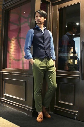 Waistcoat with Tassel Loafers Outfits: A waistcoat and olive chinos are a truly smart look to try. When it comes to shoes, this look pairs really well with tassel loafers.