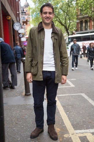 Olive Barn Jacket Outfits: An olive barn jacket and navy chinos are a must-have combination for many trendsetting gentlemen. To give your outfit a dressier twist, introduce dark brown suede chelsea boots to the mix.