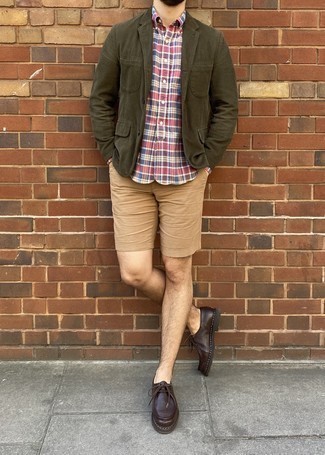 Tobacco Leather Desert Boots Outfits: An olive corduroy blazer and tan shorts are the perfect base for an endless number of stylish combos. If you're clueless about how to finish off, a pair of tobacco leather desert boots is a great option.