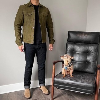 Tan Suede Chelsea Boots with Black Jeans Smart Casual Fall Outfits For Men: If you use a more casual approach to styling, why not pair an olive denim jacket with black jeans? Introduce a pair of tan suede chelsea boots to the mix to instantly jazz up the outfit. When temps are falling and fall is setting in, you'll appreciate how great this ensemble is for in-between weather.