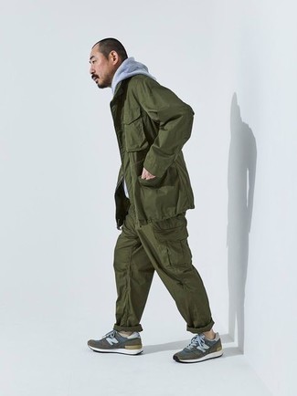Olive Field Jacket Outfits: Pair an olive field jacket with olive cargo pants for standout menswear style. You could perhaps get a little creative with footwear and complement your look with brown athletic shoes.
