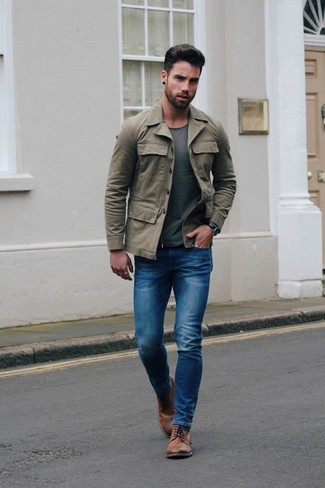 Dark Green Crew-neck T-shirt Outfits For Men: When the situation allows a casual ensemble, you can rock a dark green crew-neck t-shirt and blue jeans. A pair of brown leather brogue boots immediately boosts the wow factor of any ensemble.