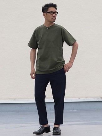 Black Leather Oxford Shoes Outfits: Go for an olive henley shirt and navy chinos to pull together a casually cool outfit. A pair of black leather oxford shoes effortlessly revs up the wow factor of your ensemble.