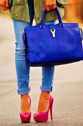 Hot Pink Leather Pumps Outfits: This combination of an olive parka and blue skinny jeans is hard proof that a straightforward off-duty ensemble can still be incredibly chic. Feeling transgressive? Change up this look by finishing with hot pink leather pumps.