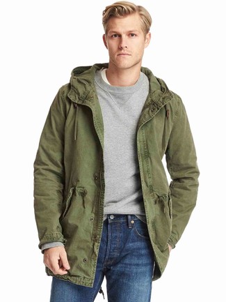Olive Parka Outfits For Men: If you're after an off-duty yet sharp ensemble, choose an olive parka and blue jeans.