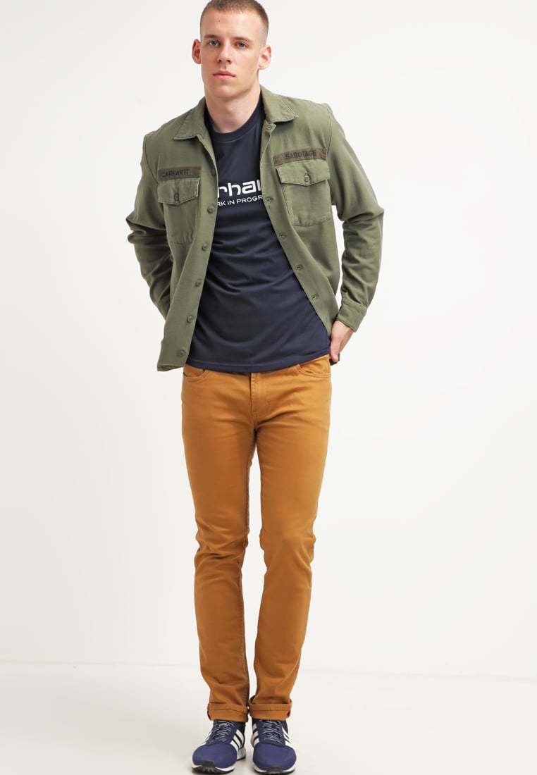 Men's Olive Shirt Jacket, Black and White Print Crew-neck T-shirt, Mustard  Jeans, Navy Low Top Sneakers | Lookastic