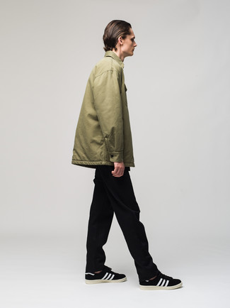 Olive Shirt Jacket Outfits For Men: An olive shirt jacket and black chinos paired together are a match made in heaven. You can get a little creative when it comes to shoes and add black and white suede low top sneakers to this getup.