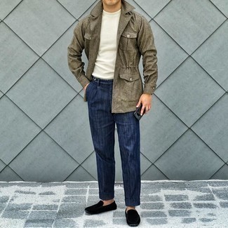 Olive Linen Shirt Jacket Outfits For Men: For a look that's totally envy-worthy, reach for an olive linen shirt jacket and navy dress pants. With shoes, you can stick to the casual route with black suede driving shoes.
