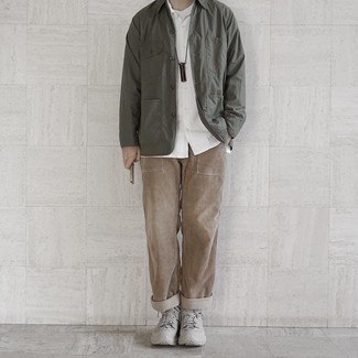 Khaki Corduroy Chinos Outfits: An olive shirt jacket and khaki corduroy chinos are the kind of a never-failing outfit that you so desperately need when you have no extra time to dress up. A good pair of grey athletic shoes is a simple way to bring a hint of stylish nonchalance to this look.