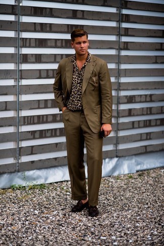 Beige Leopard Short Sleeve Shirt Outfits For Men: This combination of a beige leopard short sleeve shirt and an olive suit is perfect for elegant occasions. A pair of dark brown leather tassel loafers immediately turns up the fashion factor of any ensemble.