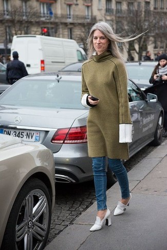 Blue Skinny Jeans Outfits: Consider teaming an olive sweater dress with blue skinny jeans to create an interesting and modern-looking casual ensemble. White leather pumps will spruce up this look.