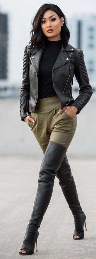 Olive Tapered Pants Outfits For Women: 