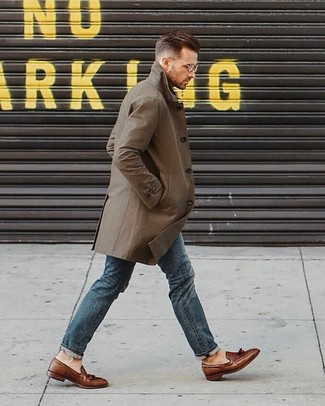 Olive Trenchcoat Outfits For Men: Show that you do semi-casual men's fashion like a pro in an olive trenchcoat and blue jeans. For something more on the classy end to complete your getup, add brown leather tassel loafers to the mix.