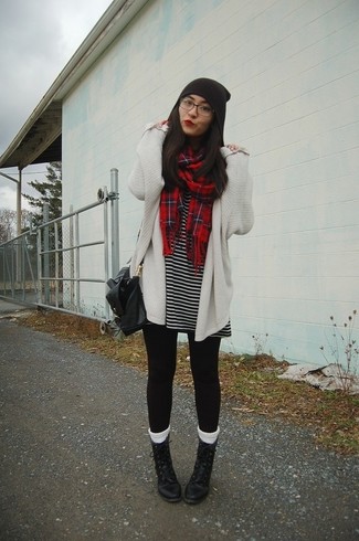Red and Navy Plaid Scarf Outfits For Women: Why not pair a white knit open cardigan with a red and navy plaid scarf? Both items are totally comfortable and look wonderful paired together. To bring a little oomph to your look, complement this outfit with black leather lace-up flat boots.