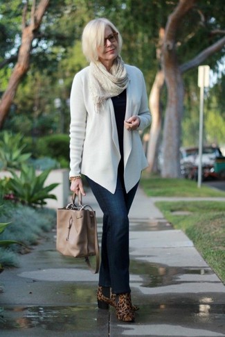 White Open Cardigan Outfits For Women: A white open cardigan and navy jeans are stylish items, without which no closet would be complete. If you wish to easily perk up this outfit with one single piece, complement your ensemble with a pair of brown leopard suede ankle boots.