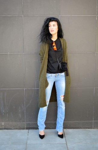 Dark Green Cardigan Outfits For Women: A dark green cardigan and light blue ripped jeans are a great combo to wear at the weekend. For something more on the sophisticated end to complete this getup, introduce black suede pumps to the mix.