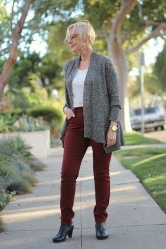 Black Leather Ankle Boots Outfits After 50: This combo of a grey open cardigan and burgundy jeans is proof that a simple casual look doesn't have to be boring. Bump up the dressiness of your outfit a bit with a pair of black leather ankle boots.