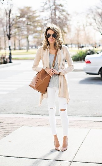 Beige Open Cardigan Outfits For Women: A beige open cardigan and white ripped skinny jeans paired together are such a dreamy ensemble for those dressers who love relaxed getups. To bring a little glam to this outfit, complement this outfit with beige leather pumps.