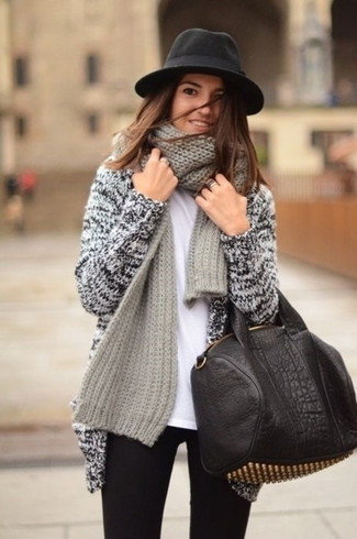 Grey Knit Open Cardigan Outfits For Women: Why not wear a grey knit open cardigan and black skinny jeans? Both of these pieces are super comfortable and will look nice when worn together.
