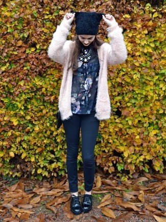 Pink Fluffy Cardigan Outfits For Women: Why not try pairing a pink fluffy cardigan with black skinny jeans? As well as totally practical, both of these items look wonderful when worn together. Black leather derby shoes will bring a sense of stylish effortlessness to an otherwise dressy getup.