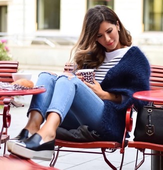 Light Blue Ripped Skinny Jeans Outfits: Opt for a navy fluffy open cardigan and light blue ripped skinny jeans for a trendy and casual look. Complement your look with a pair of black leather slip-on sneakers and off you go looking stunning.