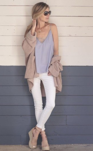 White Skinny Jeans Outfits: Teaming a tan knit open cardigan and white skinny jeans will allow you to assert your expert styling even on lazy days. Tan suede wedge sandals will be a welcome accompaniment for this ensemble.