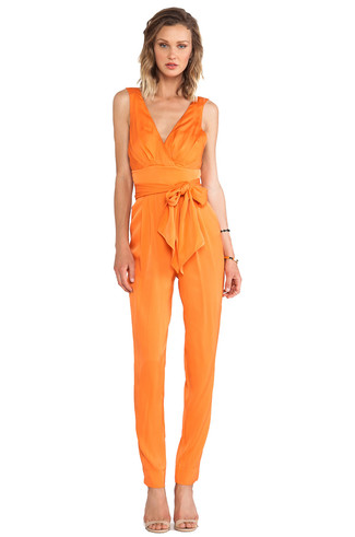 Orange Jumpsuit Outfits: For a look that's very easy but can be styled in a variety of different ways, consider wearing an orange jumpsuit. Go ahead and complete your outfit with beige leather heeled sandals for a dash of refinement.
