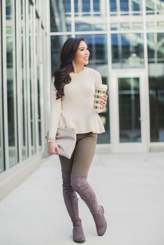 Dark Brown Jeans Outfits For Women: 