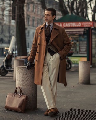 Grey Blazer Chill Weather Outfits For Men: Go for a grey blazer and beige dress pants for a sleek elegant menswear style. Add brown suede tassel loafers to your ensemble and the whole look will come together.