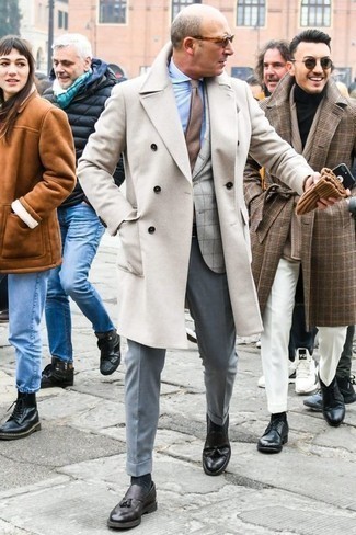 Beige Beanie Outfits For Men: A white overcoat and a beige beanie are a nice combo that will carry you throughout the day and into the night. Complement your outfit with a pair of black leather tassel loafers to completely jazz up the getup.